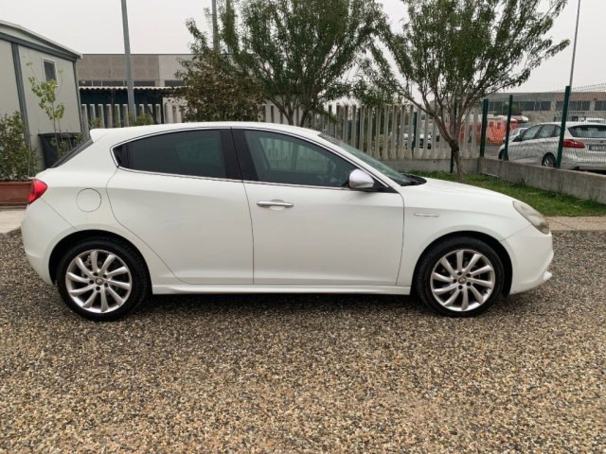 Alfa Romeo Giulietta 1.4 Turbo Distinctive 120cv (6)
