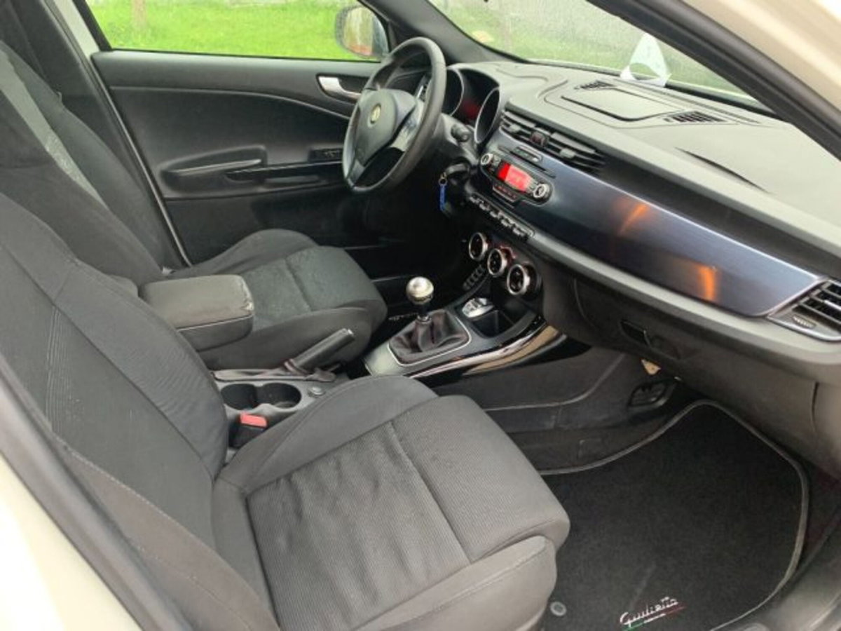 Alfa Romeo Giulietta 1.4 Turbo Distinctive 120cv (9)