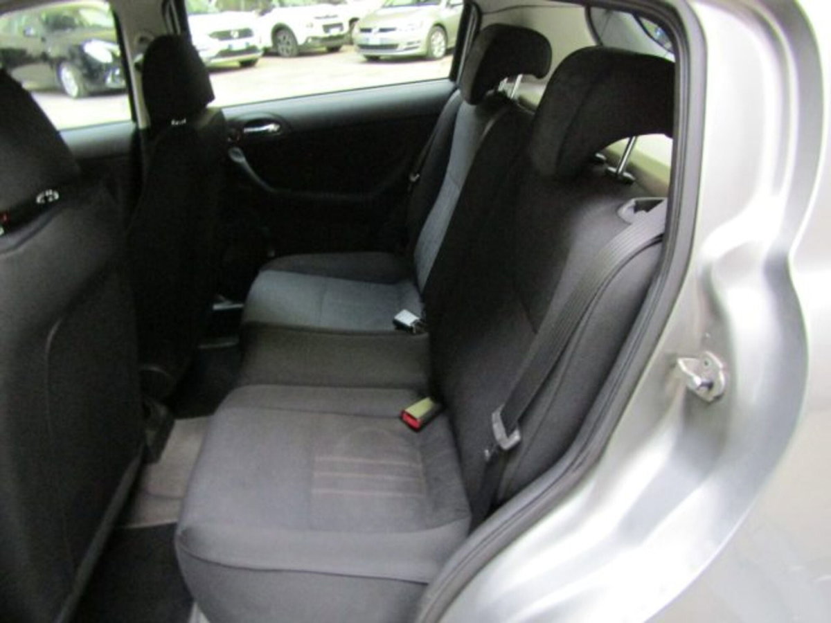 Alfa Romeo 147 1.9 JTD (120) 5 porte Progression (11)