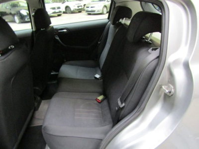 Alfa Romeo 147 1.9 JTD (120) 5 porte Progression (11)