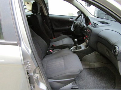 Alfa Romeo 147 1.9 JTD (120) 5 porte Progression (15)