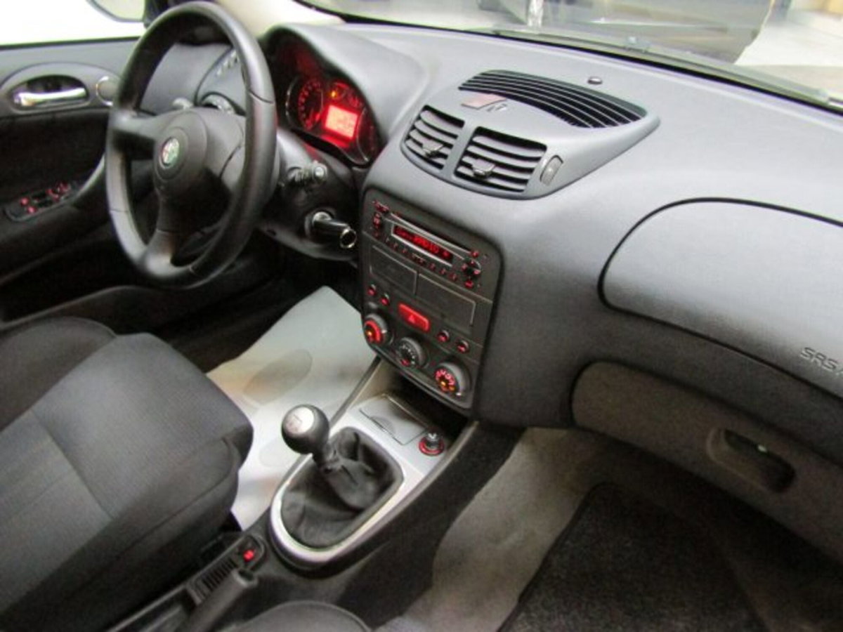 Alfa Romeo 147 1.9 JTD (120) 5 porte Progression (16)