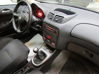 Alfa Romeo 147 1.9 JTD (120) 5 porte Progression (16)