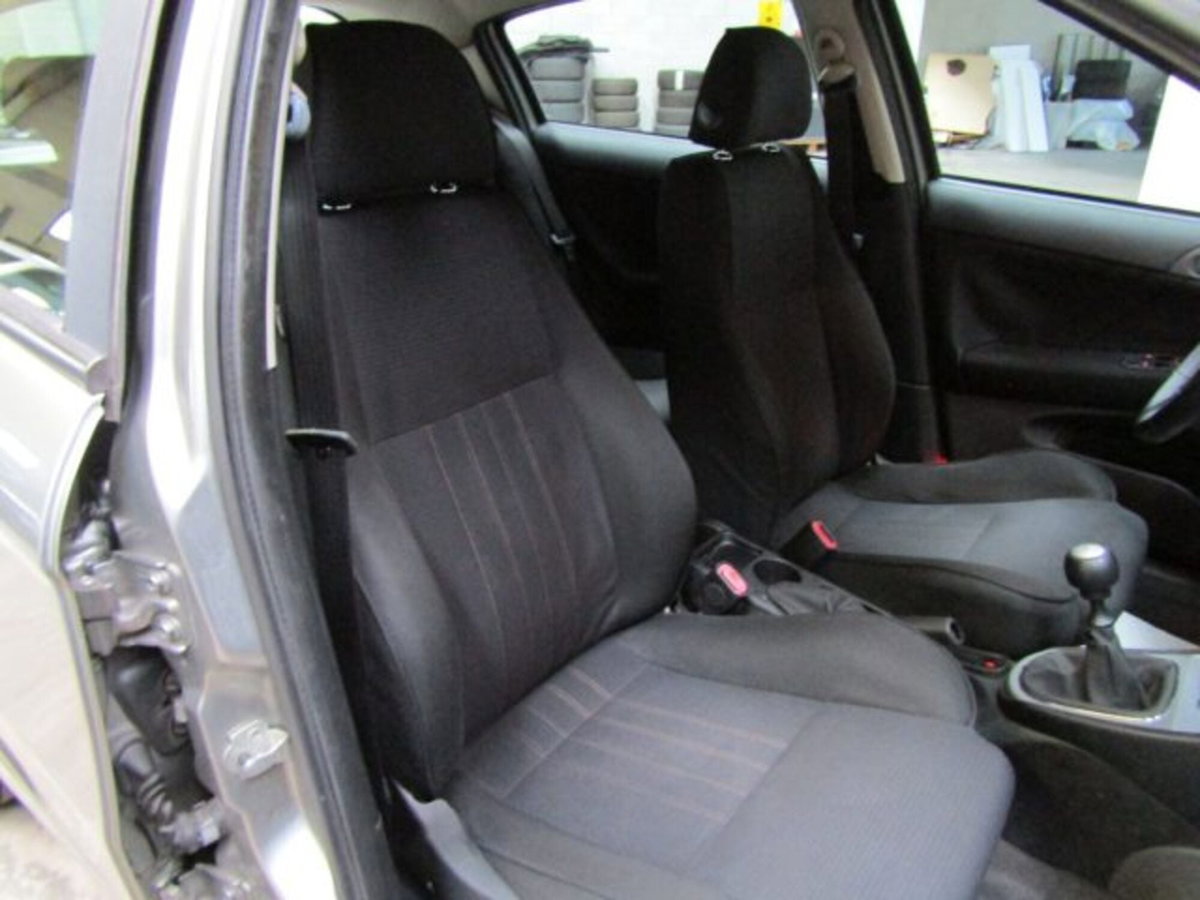 Alfa Romeo 147 1.9 JTD (120) 5 porte Progression (17)