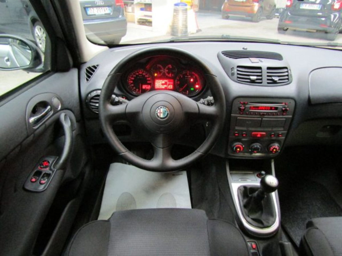 Alfa Romeo 147 1.9 JTD (120) 5 porte Progression (18)