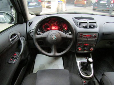 Alfa Romeo 147 1.9 JTD (120) 5 porte Progression (18)