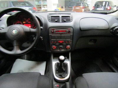 Alfa Romeo 147 1.9 JTD (120) 5 porte Progression (19)