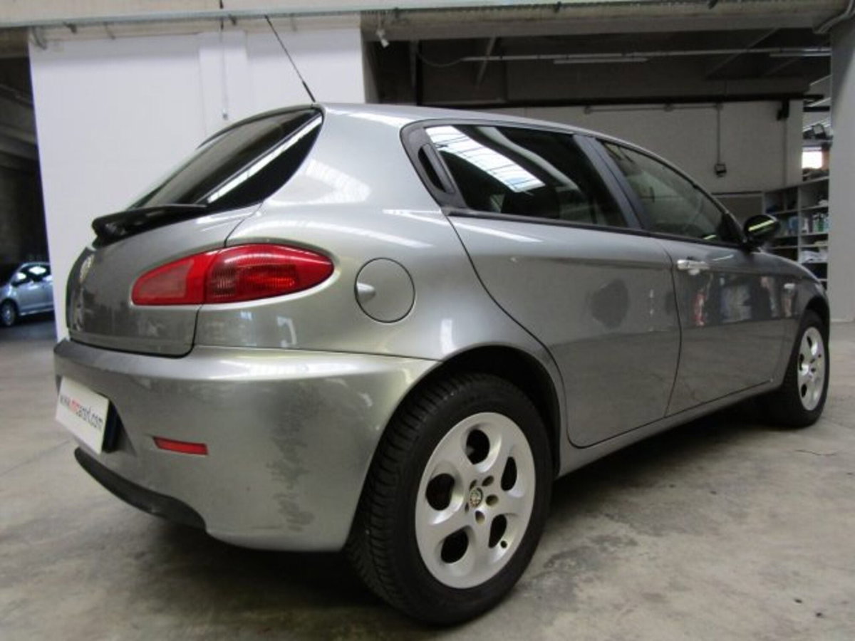 Alfa Romeo 147 1.9 JTD (120) 5 porte Progression (5)
