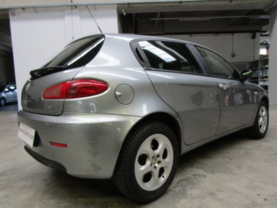 Alfa Romeo 147 1.9 JTD (120) 5 porte Progression (5)