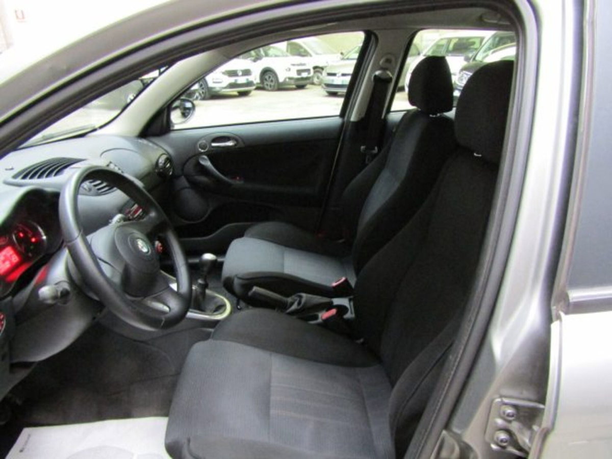 Alfa Romeo 147 1.9 JTD (120) 5 porte Progression (8)