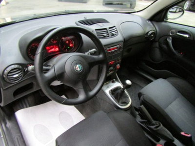 Alfa Romeo 147 1.9 JTD (120) 5 porte Progression (9)