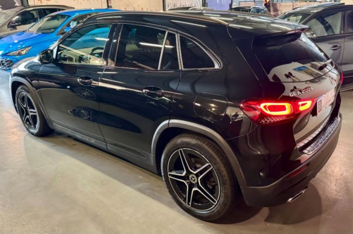 Mercedes-Benz GLA SUV 200 d Automatic Premium (2)