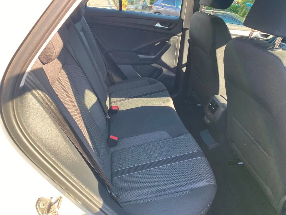 Volkswagen T-Roc 2.0 tdi Life 115cv (11)