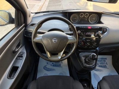 Lancia Ypsilon 1.2 69 CV 5 porte Silver (11)