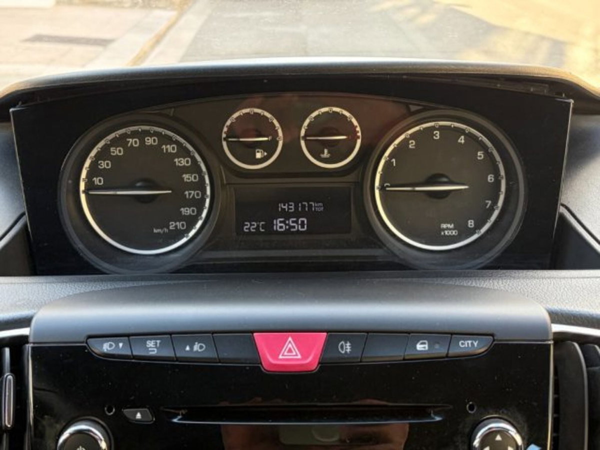 Lancia Ypsilon 1.2 69 CV 5 porte Silver (12)