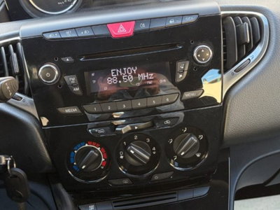Lancia Ypsilon 1.2 69 CV 5 porte Silver (13)