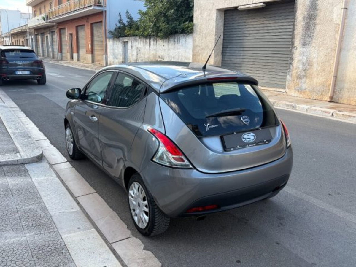 Lancia Ypsilon 1.2 69 CV 5 porte Silver (4)