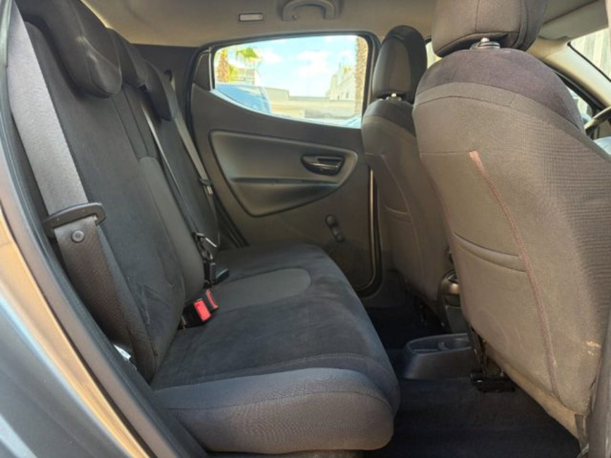 Lancia Ypsilon 1.2 69 CV 5 porte Silver (9)