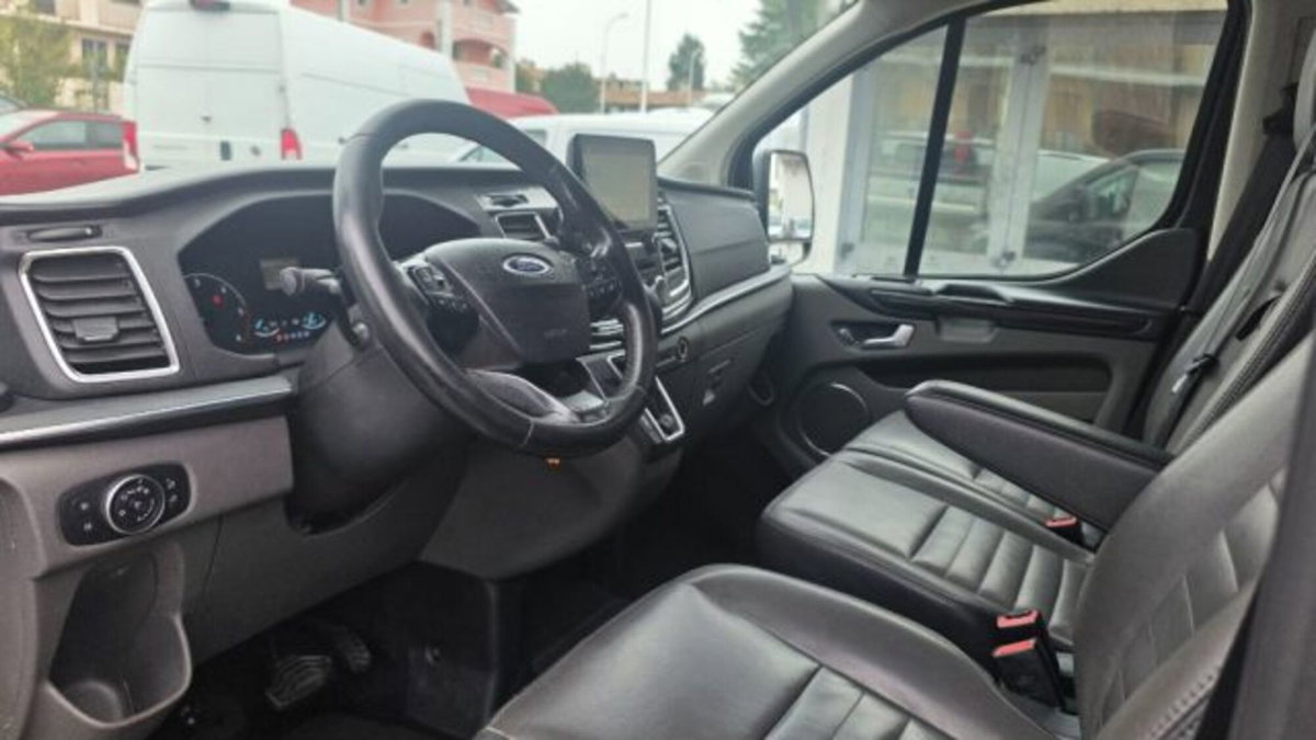 Ford Tourneo Custom 320 2.0 TDCi 170CV aut. PL Titanium (8)