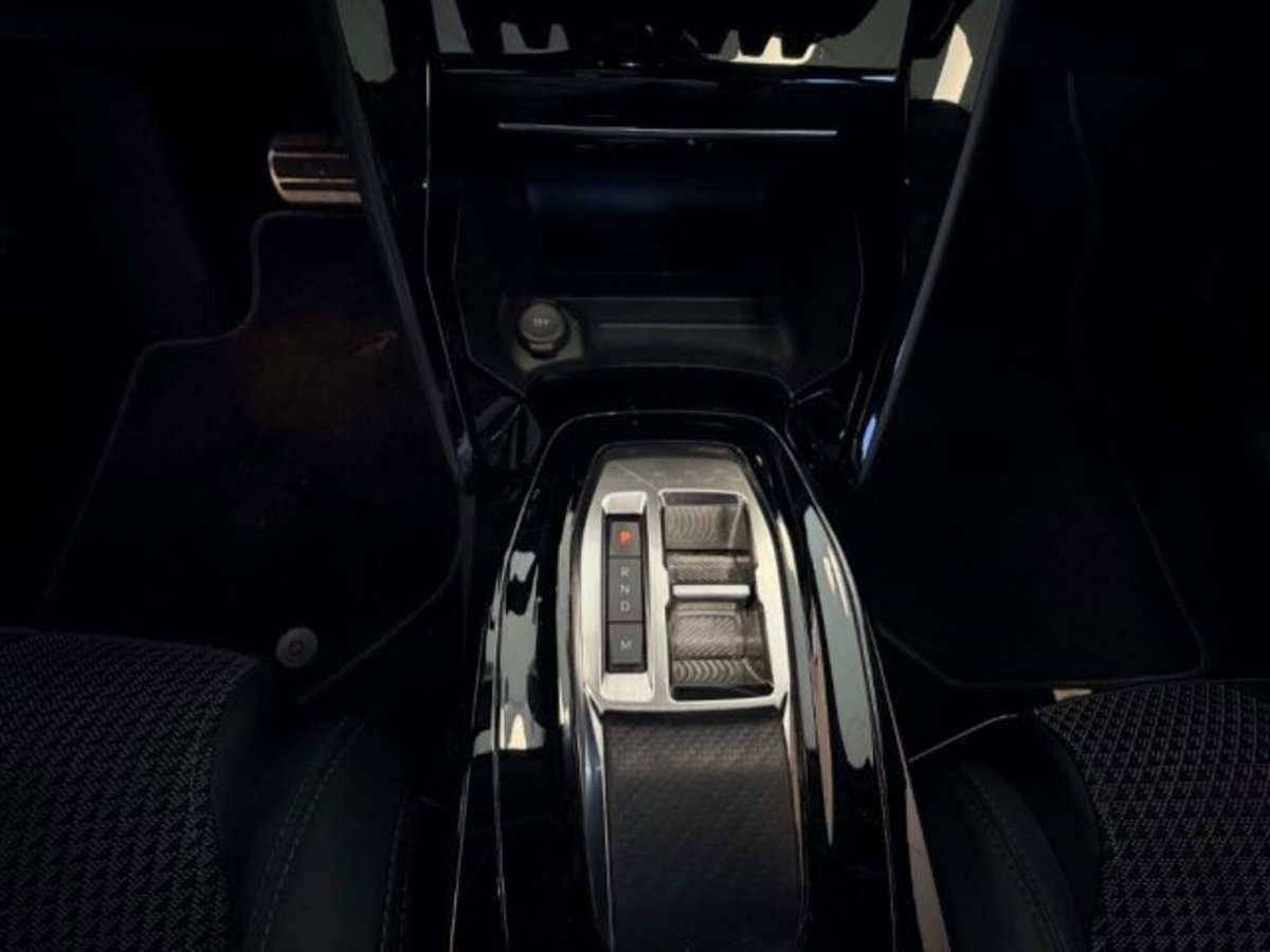 Peugeot 2008 BlueHDi 130 S&S EAT8 GT (13)