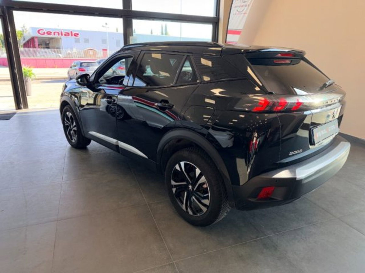 Peugeot 2008 BlueHDi 130 S&S EAT8 GT (2)