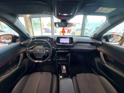 Peugeot 2008 BlueHDi 130 S&S EAT8 GT (9)