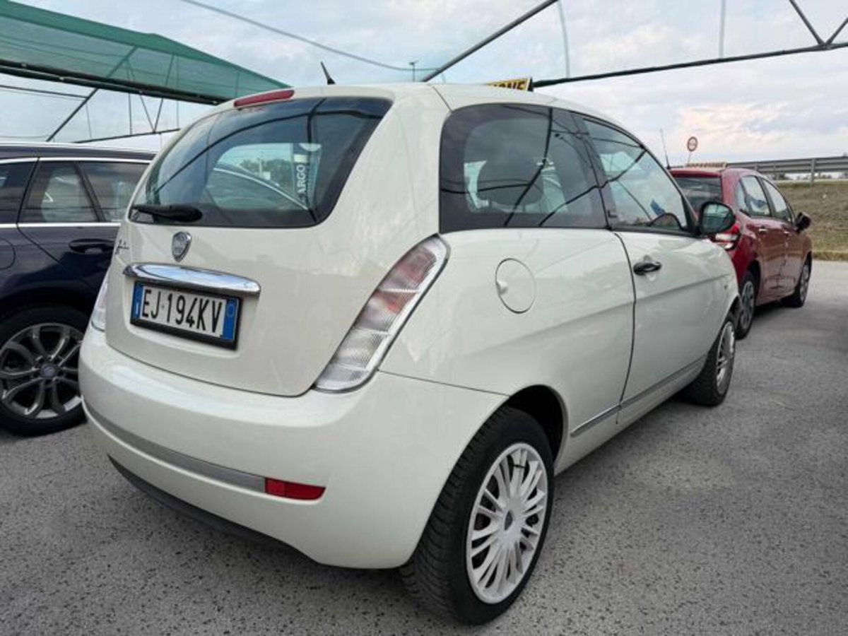 Lancia Ypsilon 1.2 69 CV Diva (3)