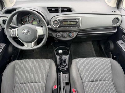 Toyota Yaris 1.0 5 porte Lounge (7)