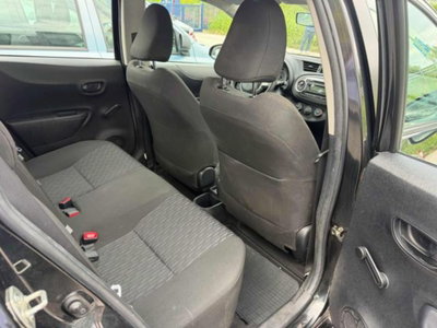 Toyota Yaris 1.0 5 porte Lounge (8)