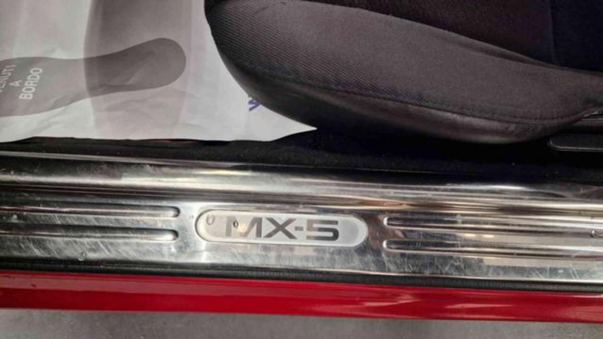 Mazda MX-5 1.8i 16V cat (11)