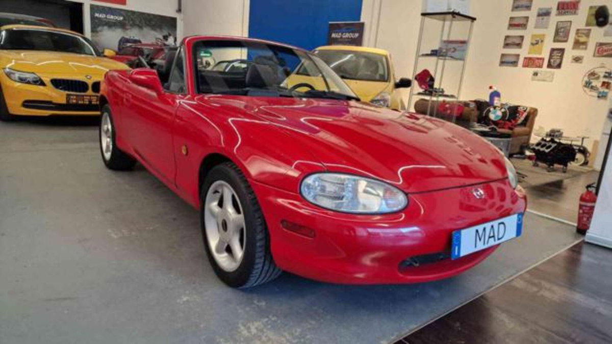 Mazda MX-5 1.8i 16V cat (3)