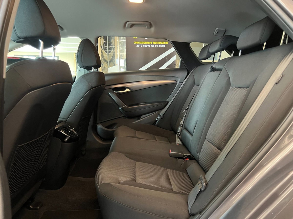 Hyundai i40 Station Wagon 1.6 CRDi DCT Business (11)
