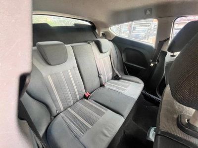 Ford Fiesta 1.4 TDCi 68CV 3 porte Titanium (11)