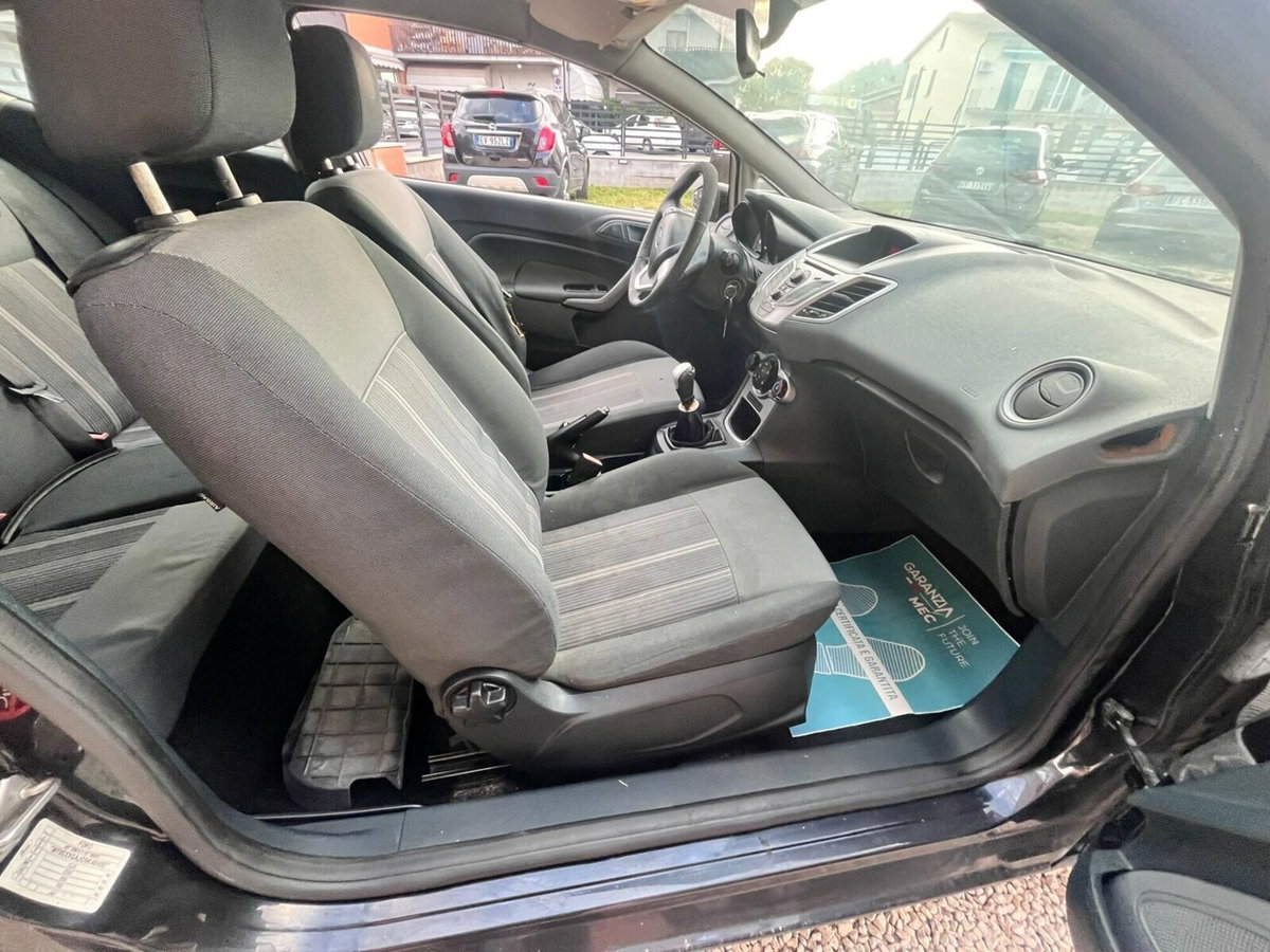 Ford Fiesta 1.4 TDCi 68CV 3 porte Titanium (12)