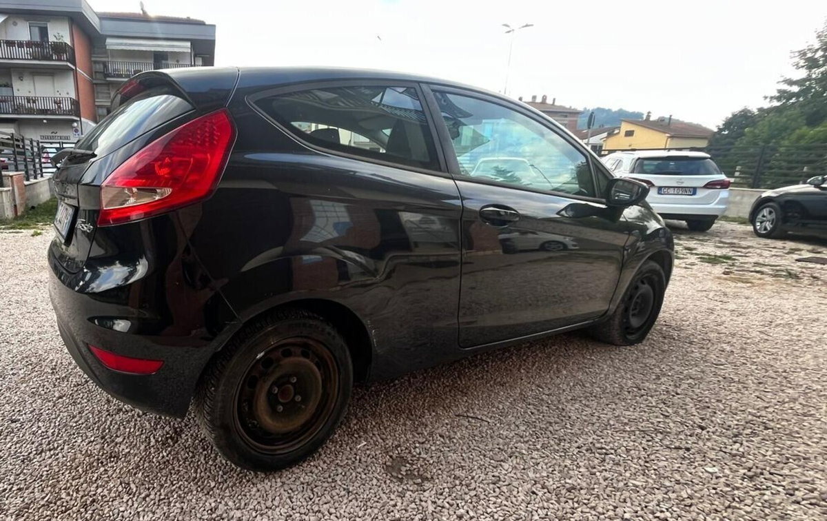 Ford Fiesta 1.4 TDCi 68CV 3 porte Titanium (13)