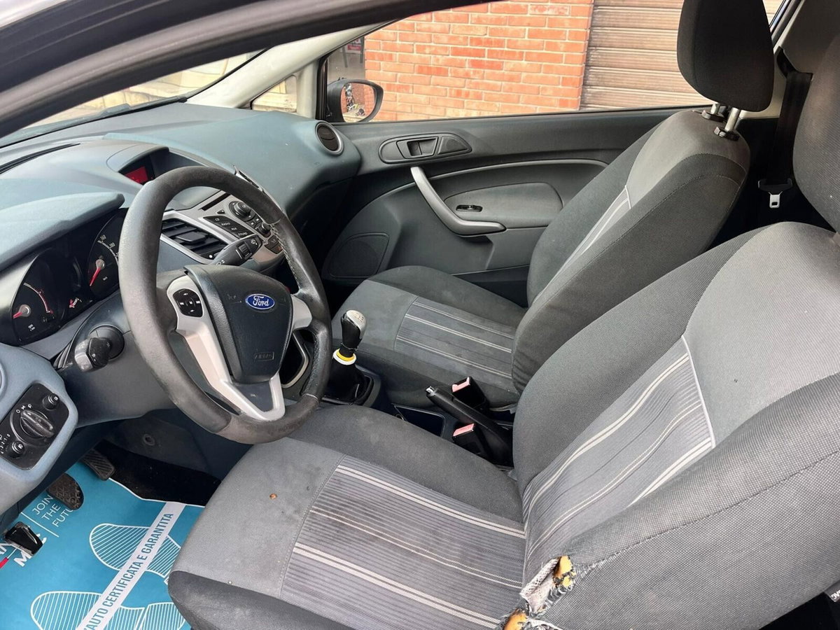 Ford Fiesta 1.4 TDCi 68CV 3 porte Titanium (4)