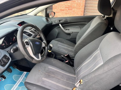 Ford Fiesta 1.4 TDCi 68CV 3 porte Titanium (4)