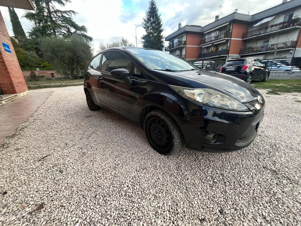 Ford Fiesta 1.4 TDCi 68CV 3 porte Titanium (5)