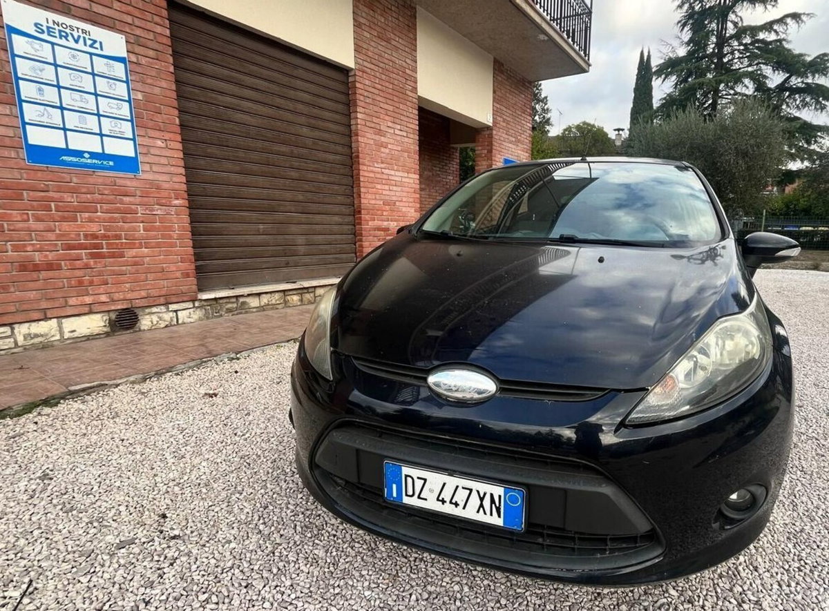 Ford Fiesta 1.4 TDCi 68CV 3 porte Titanium (6)