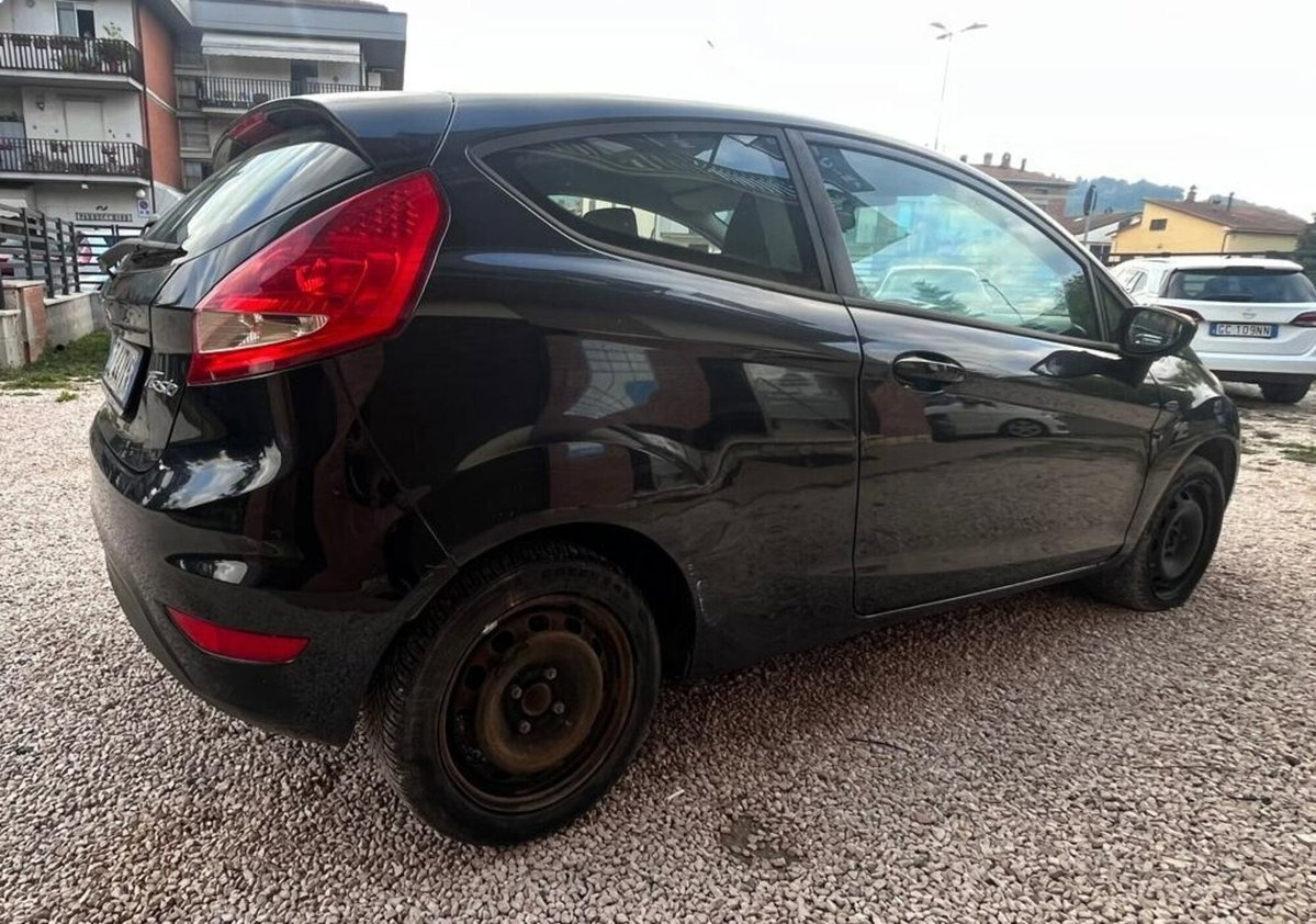 Ford Fiesta 1.4 TDCi 68CV 3 porte Titanium (7)