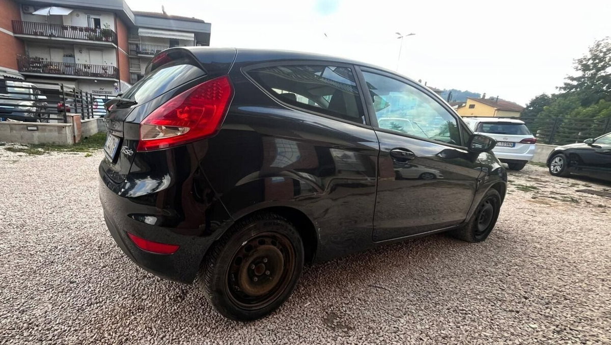 Ford Fiesta 1.4 TDCi 68CV 3 porte Titanium (8)