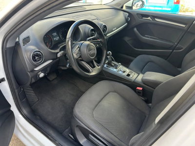 Audi A3 Sportback 30 TDI S tronic Business (8)