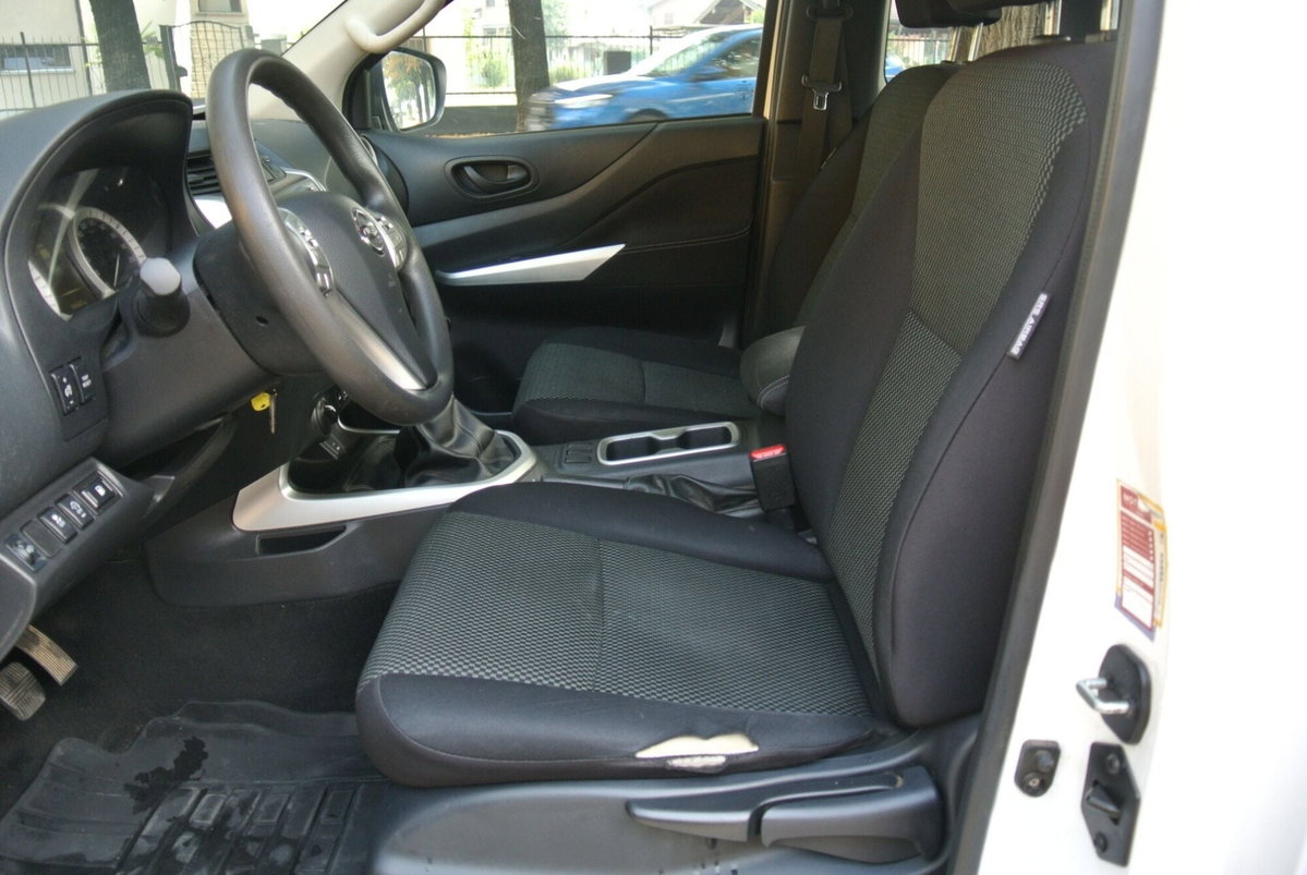 Nissan Navara 2.3 dCi 4WD King Cab Visia (10)