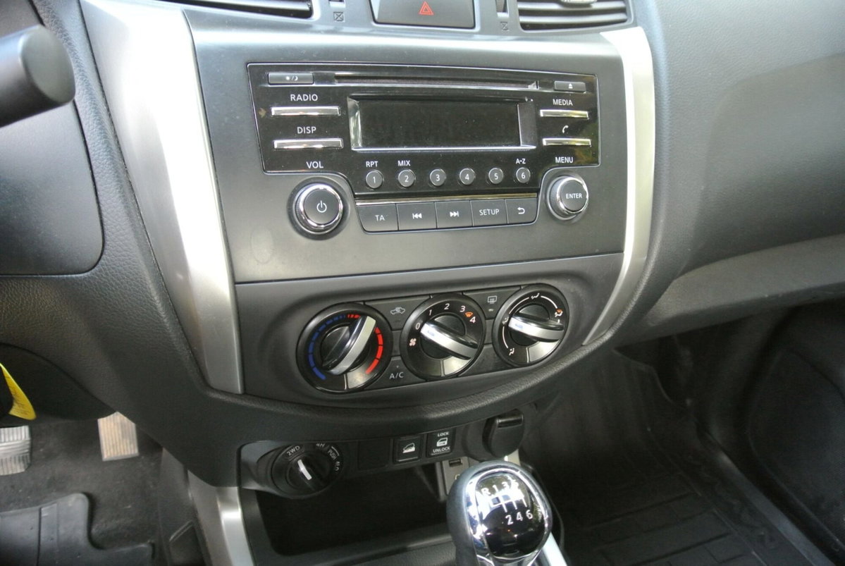 Nissan Navara 2.3 dCi 4WD King Cab Visia (11)