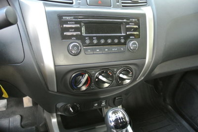 Nissan Navara 2.3 dCi 4WD King Cab Visia (11)