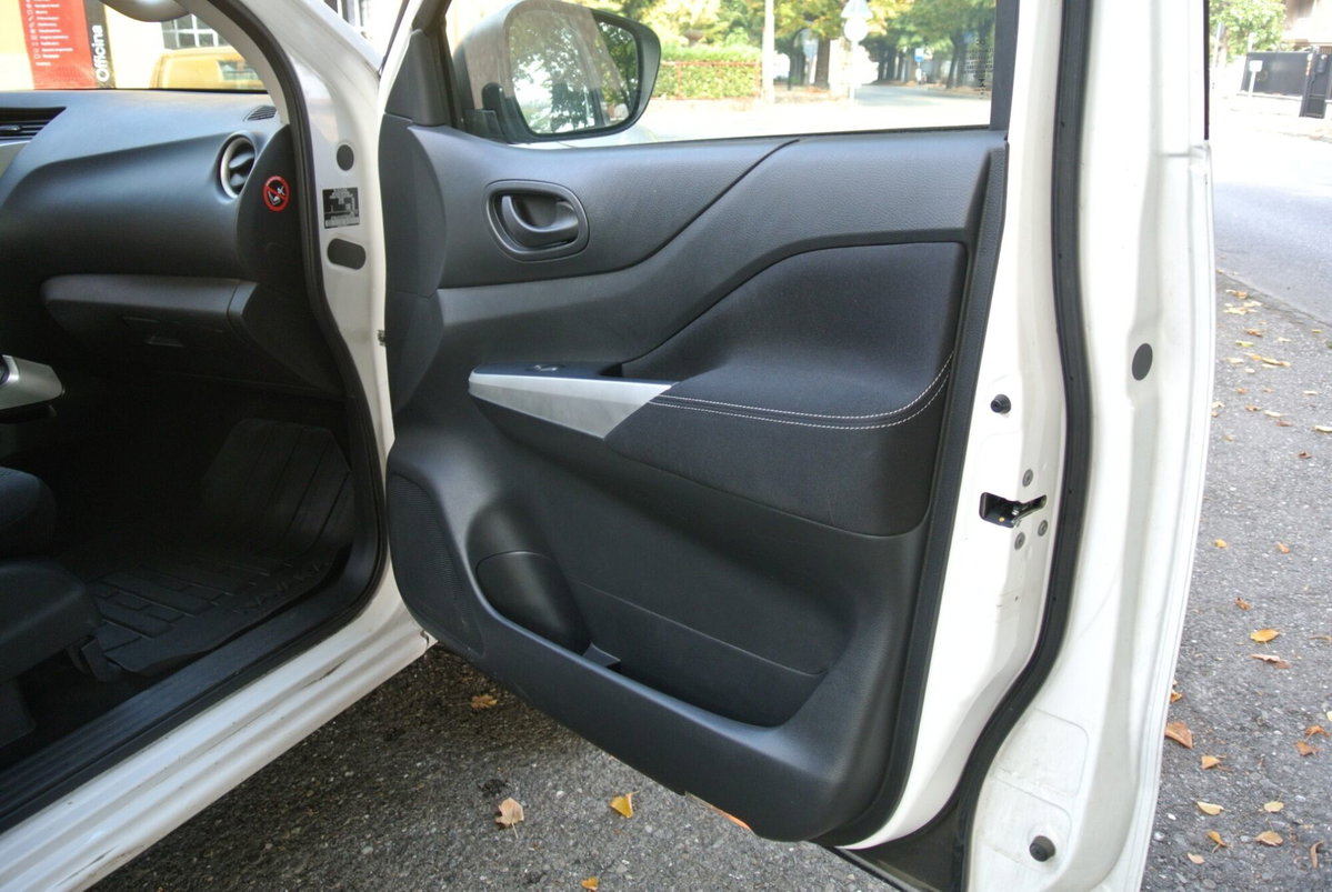 Nissan Navara 2.3 dCi 4WD King Cab Visia (15)