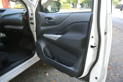 Nissan Navara 2.3 dCi 4WD King Cab Visia (15)