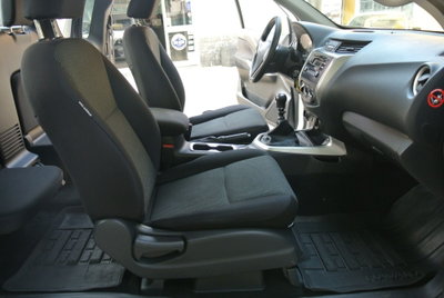 Nissan Navara 2.3 dCi 4WD King Cab Visia (16)