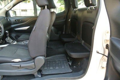 Nissan Navara 2.3 dCi 4WD King Cab Visia (19)