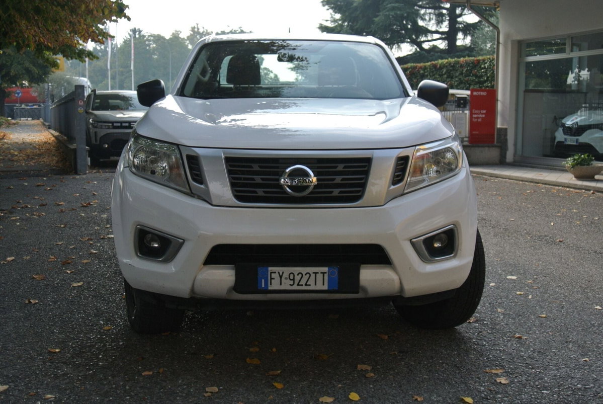 Nissan Navara 2.3 dCi 4WD King Cab Visia (2)